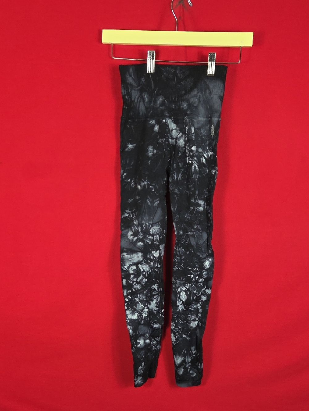 FREE PEOPLE MOVEMENT Good Karma‎ Tie Dye Leggings Black Gray Womens Size Small